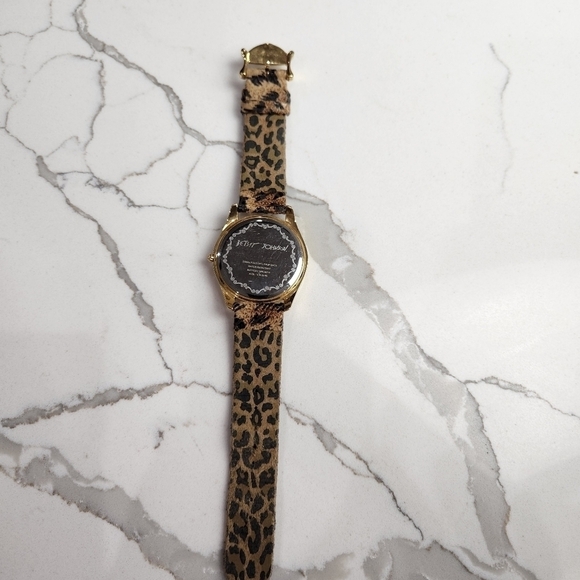 BETSEY Johnson Large Face Leopard Print Watch - Picture 5 of 7